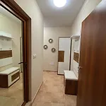 Dimoff Self Check-in Apartment Warna
